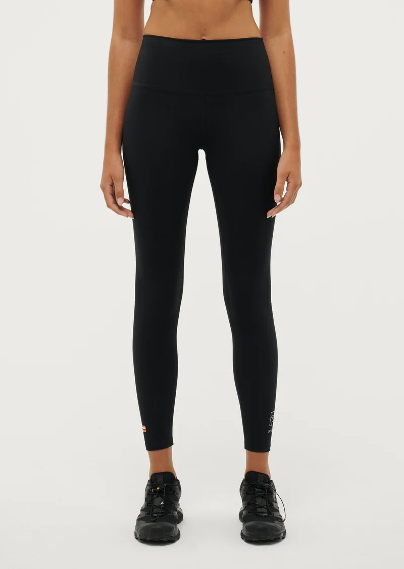 Recharge legging in black