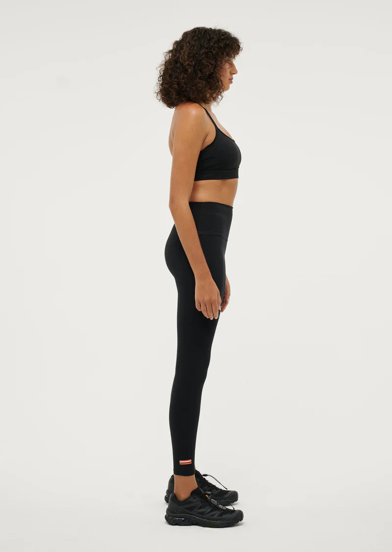 Recharge legging in black